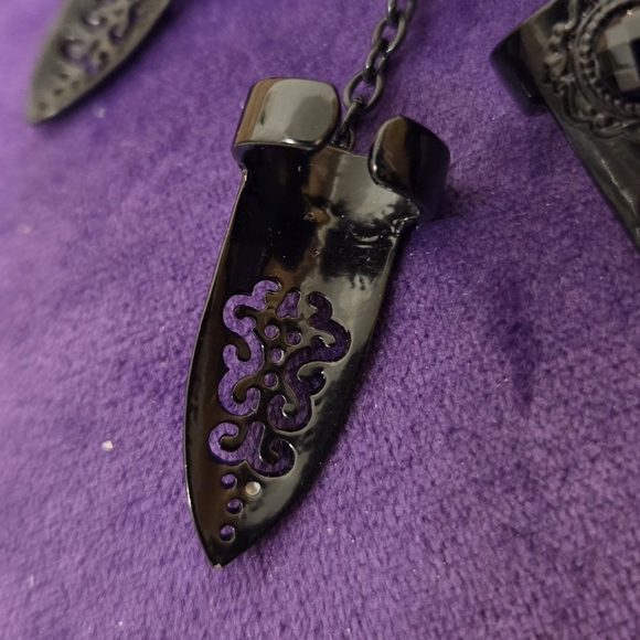 🖤 Gothic Hand Jewelry - Picture 5 of 6